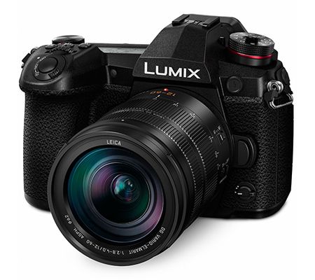 Panasonic Lumix DMC-GH9 with Leica zoom lens 12-60mm f/2,8-4
